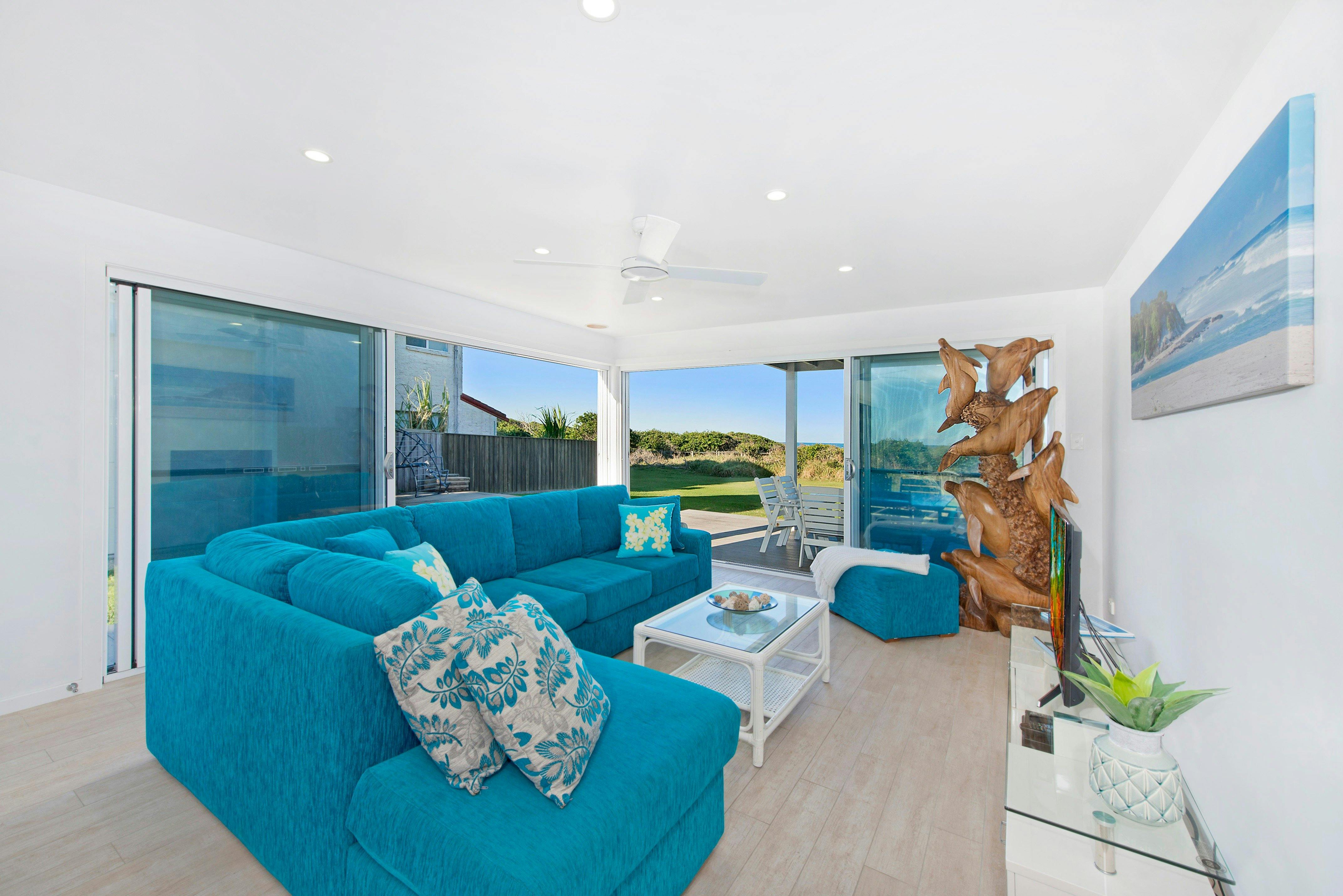 Middle Rock Beach House - Absolute Beachfront