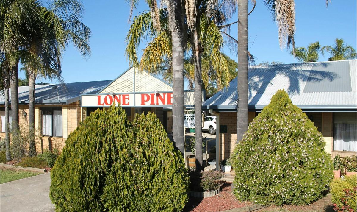 Lone Pine Motel
