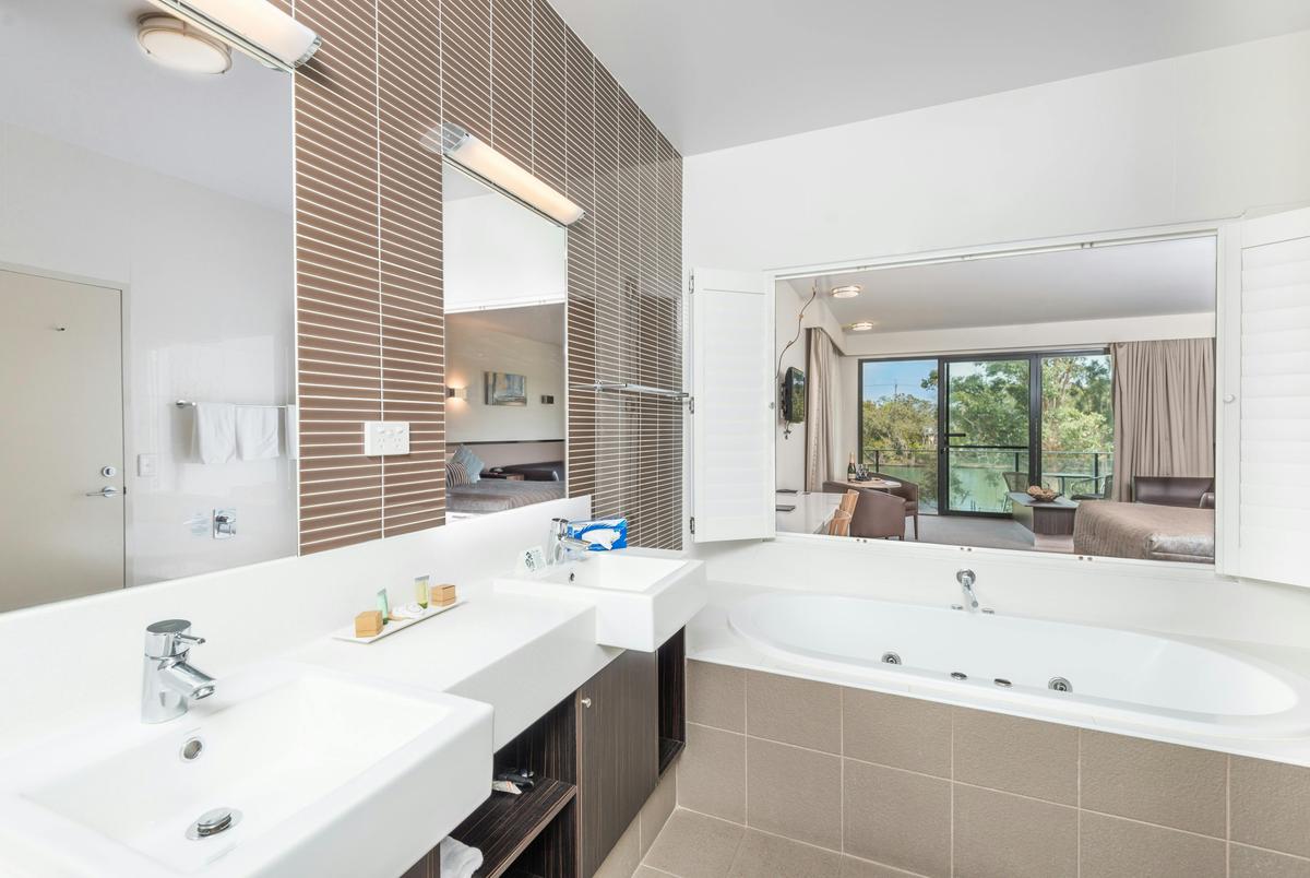 Platinum Spa bathroom