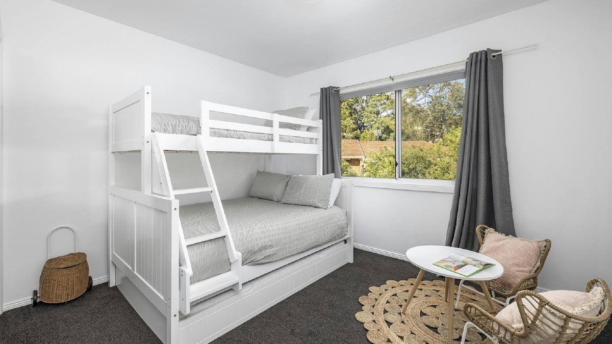 Children's bedroom with triple trunk (sleeps up to 5)