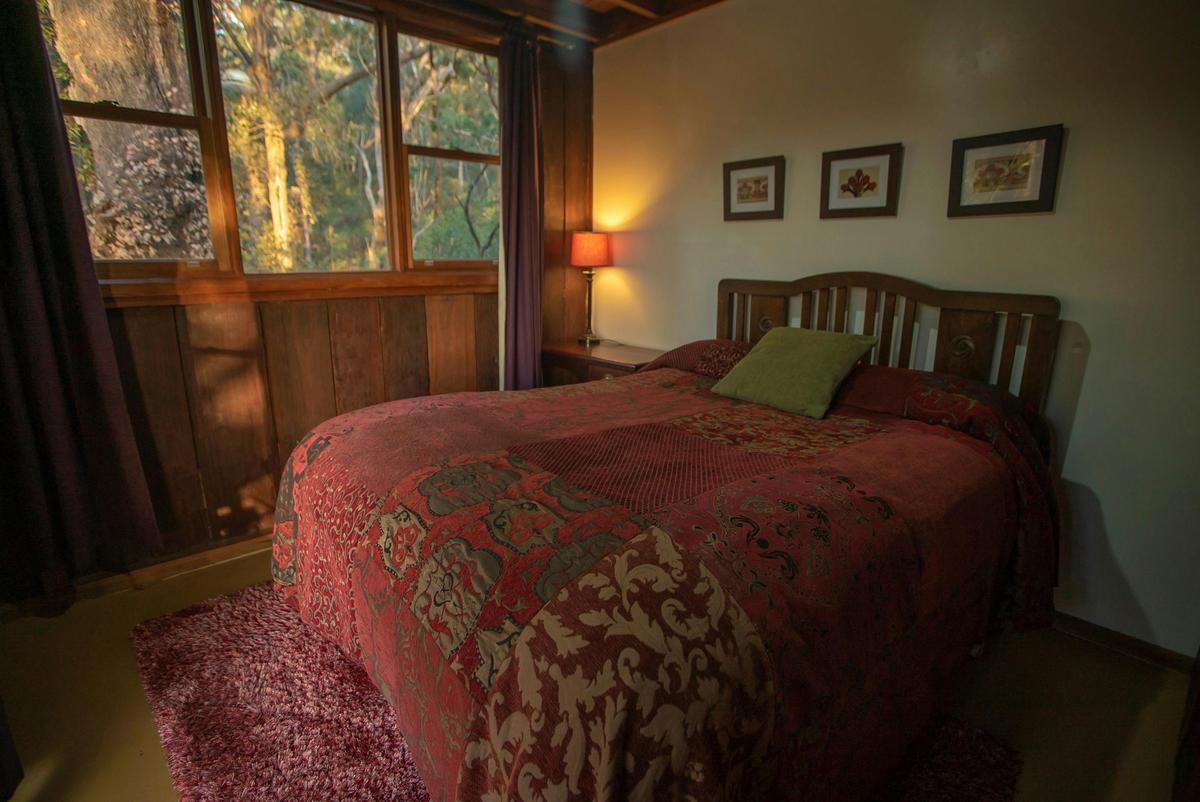 Wollemi Cabin Downstairs Bedroom