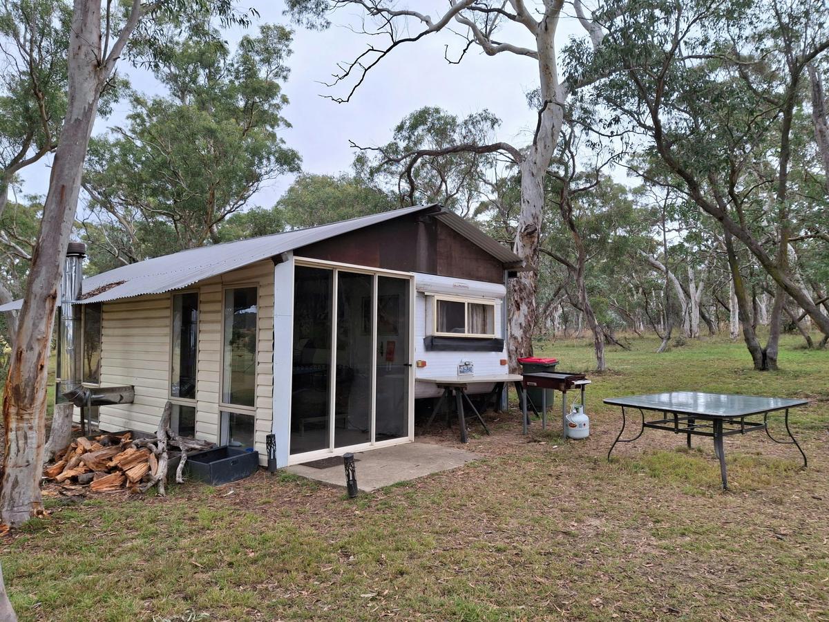 Caravan with annex