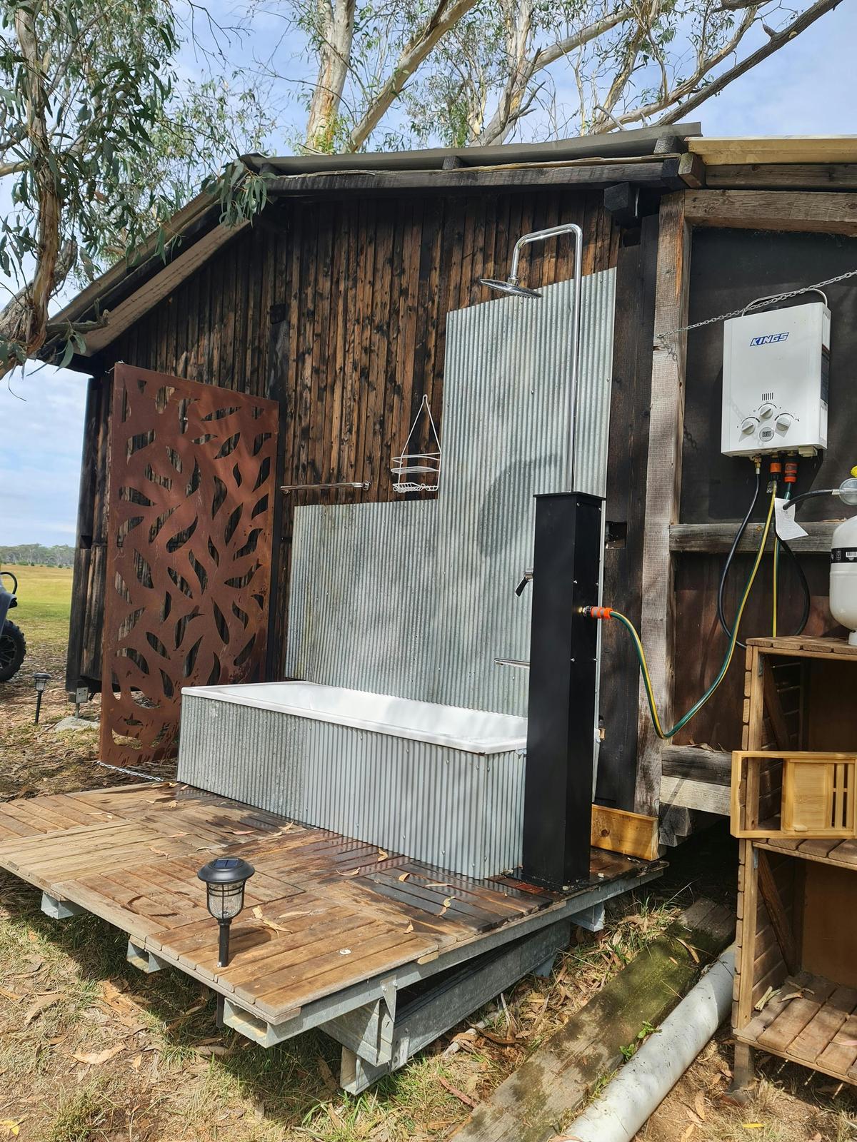 Outdoor bath/shower