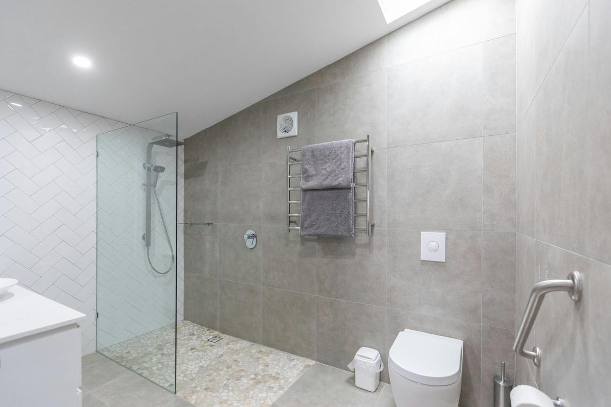 Large bathroom with toilet rail