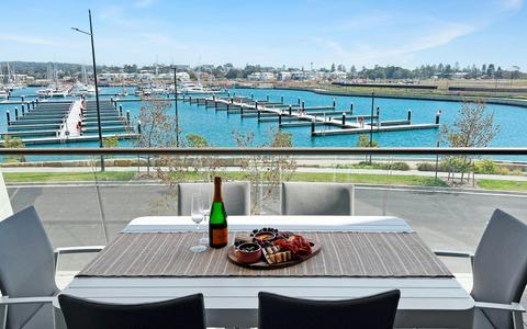 Marina Vista - Waterfront Apartment