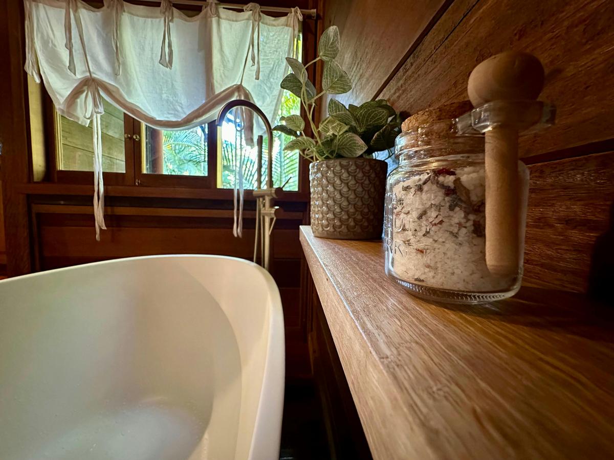 private bath with salts
