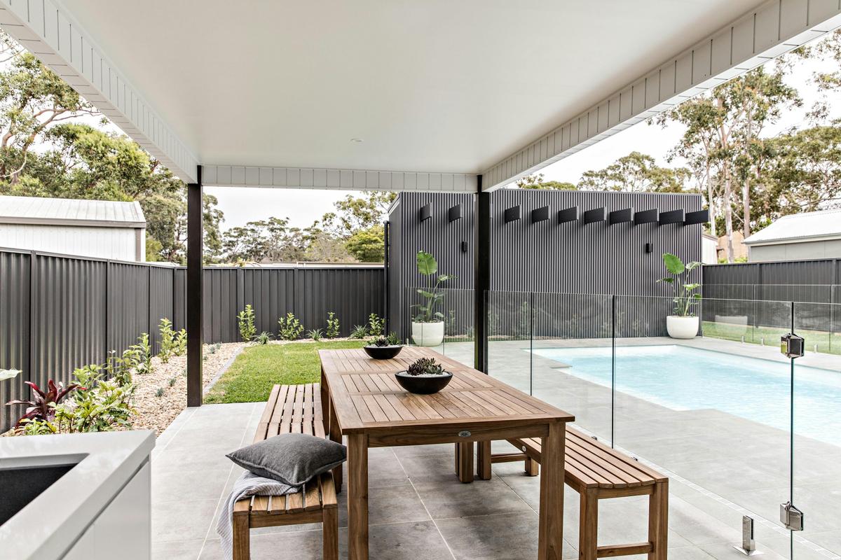 Alfresco dining by the pool