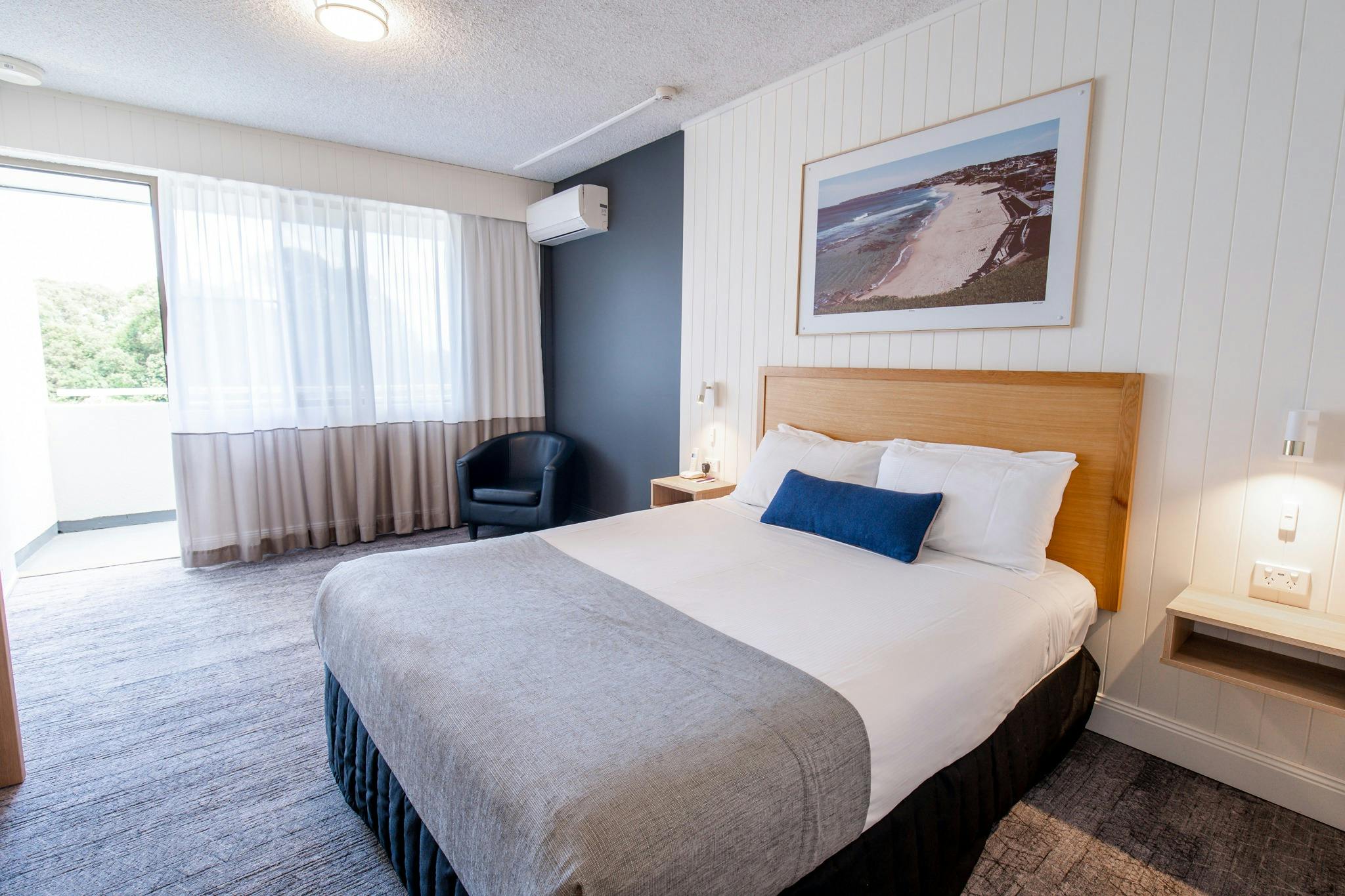 Mercure Hotel Charlestown, Queen Room accommodation, Lake Macquarie