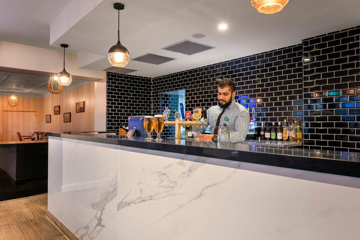The Edge Restaurant and Bar