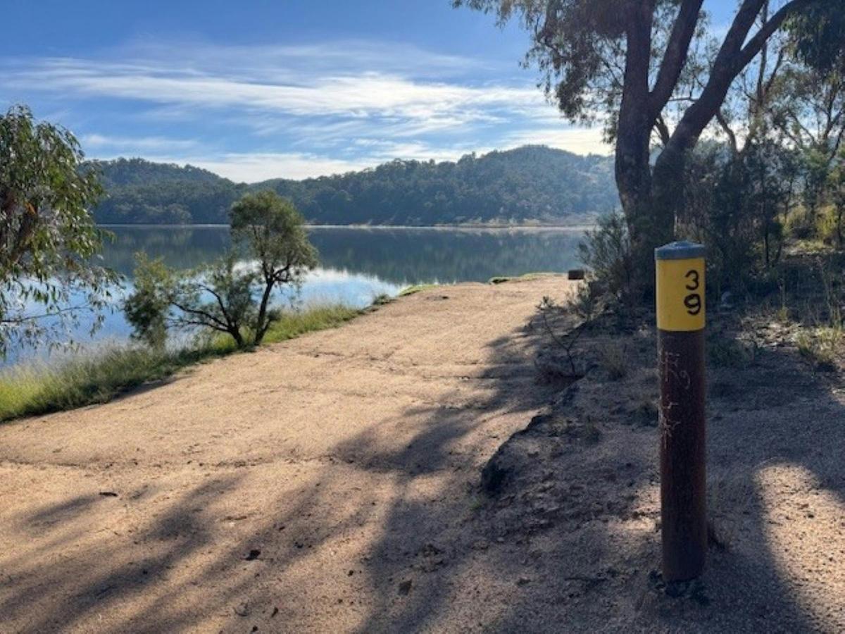 Waterfront camping at Lake Lyell Recreation Park
