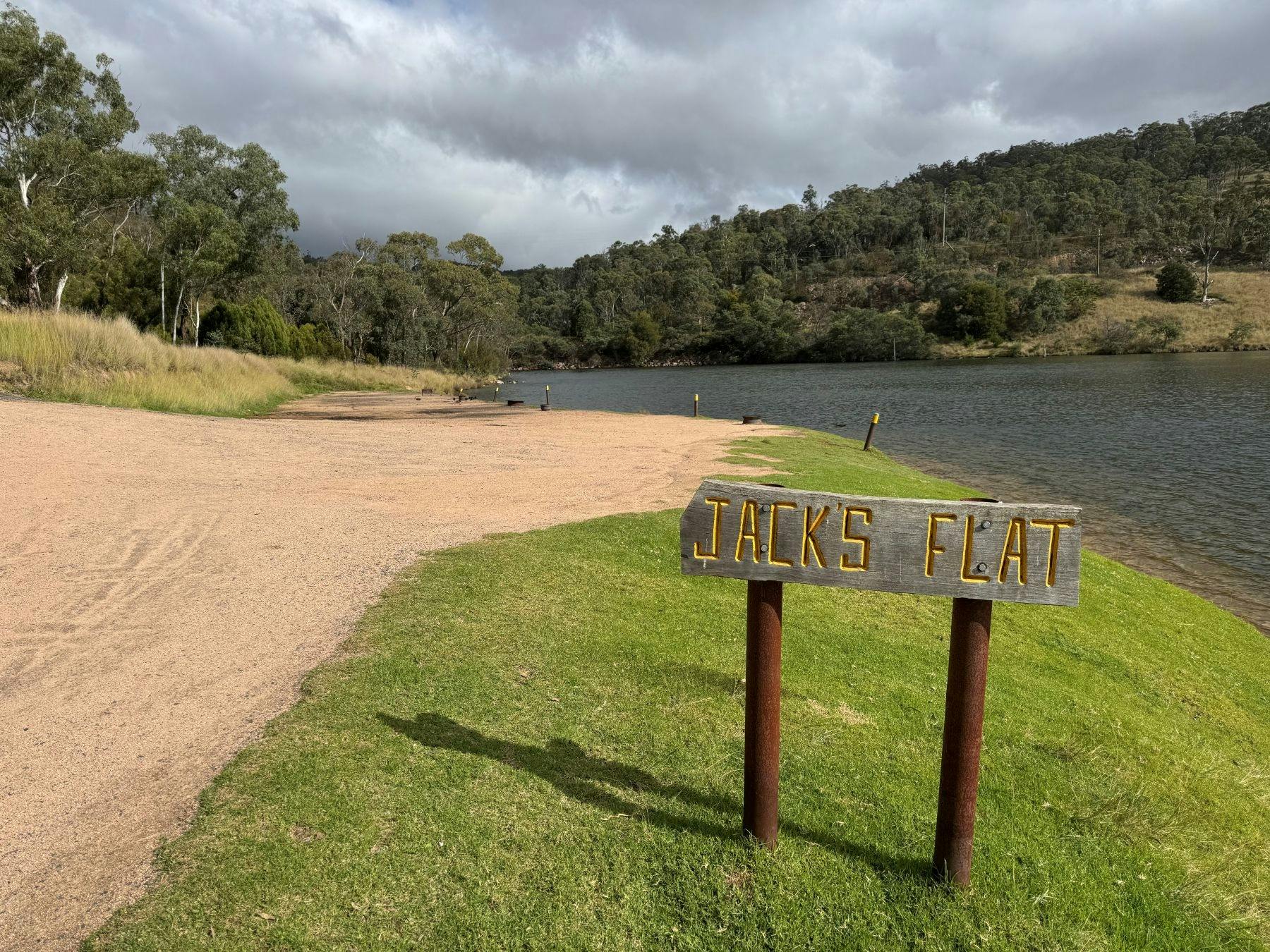 Waterfront camping at Jack's Flat Lake Lyell Recreation Park