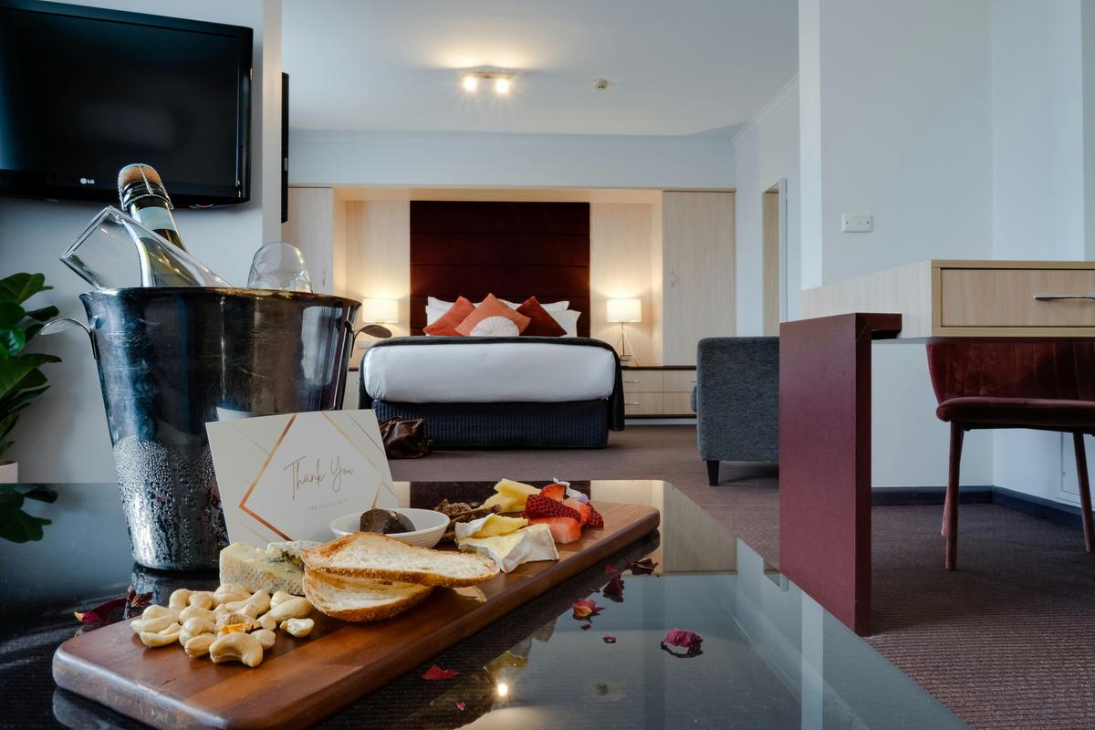 Deluxe Queen Spa Suite