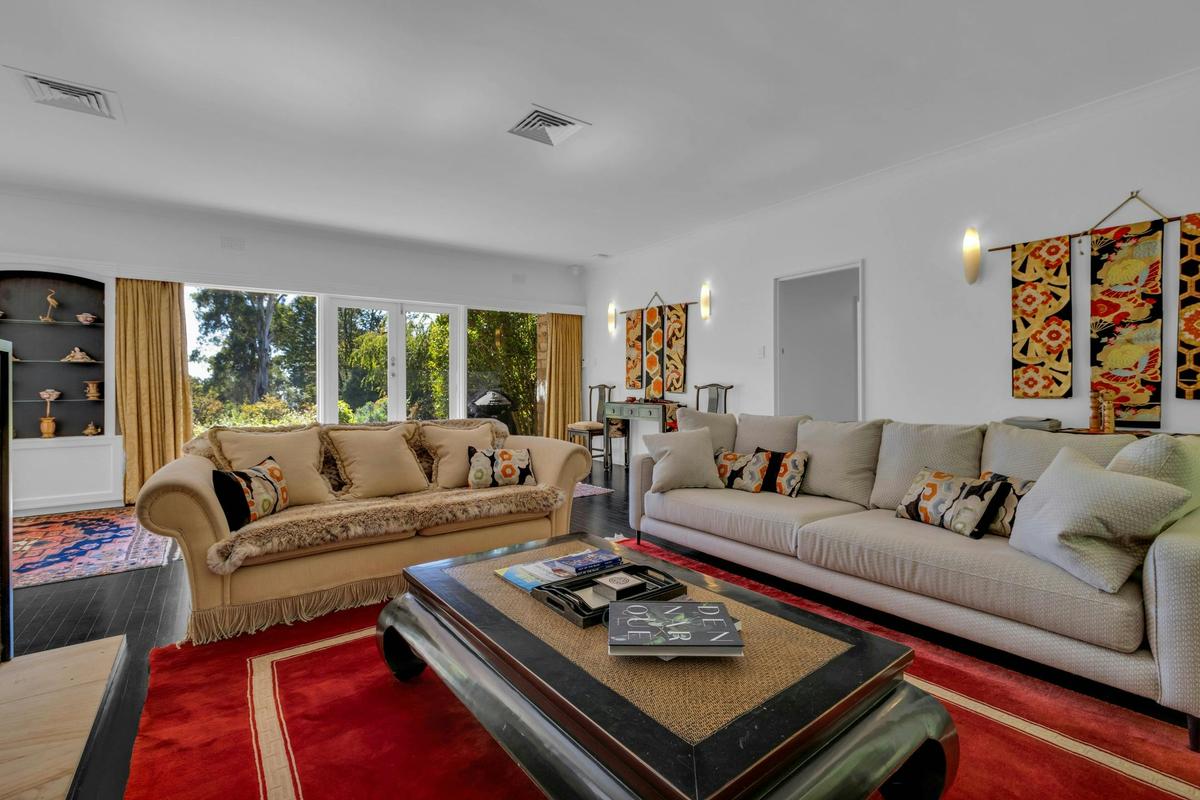 Koonawarra Lounge
