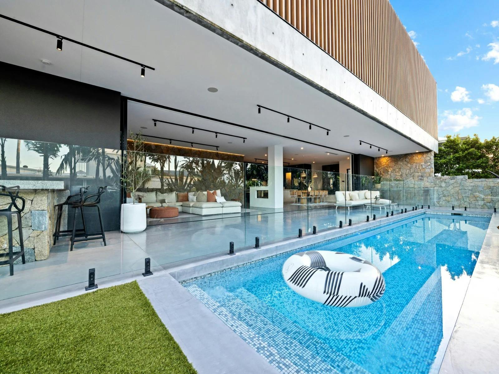 15-meter heated private pool, kept at a consistent 28 degrees Celsius all year round