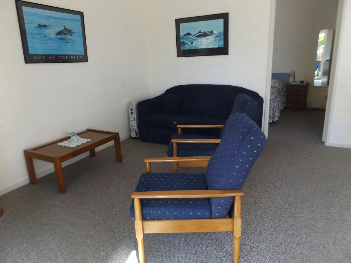 one bedroom unit lounge room