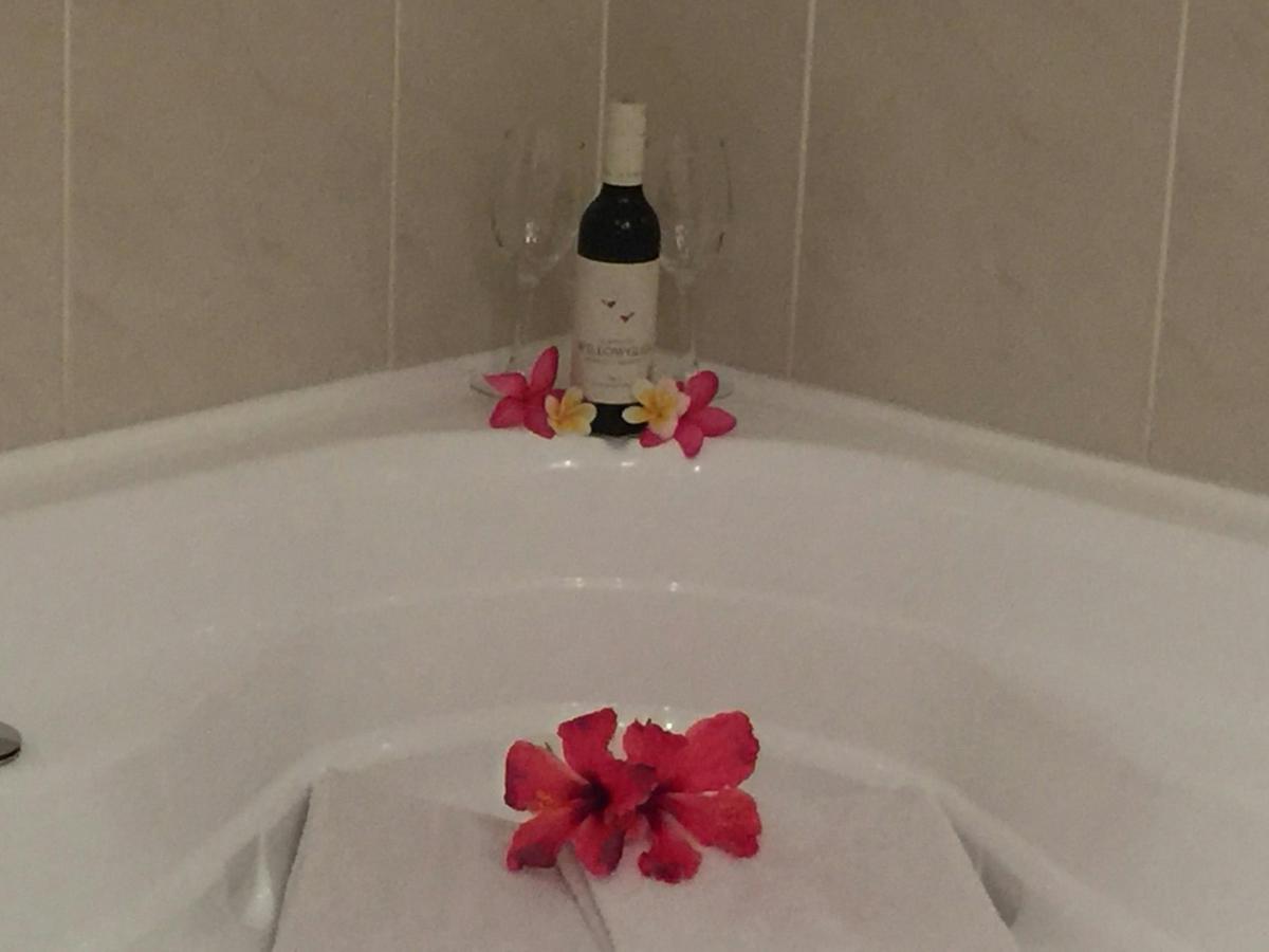 Our Executive Deluxe  Spa Room has  a Queen bed and Ensuite