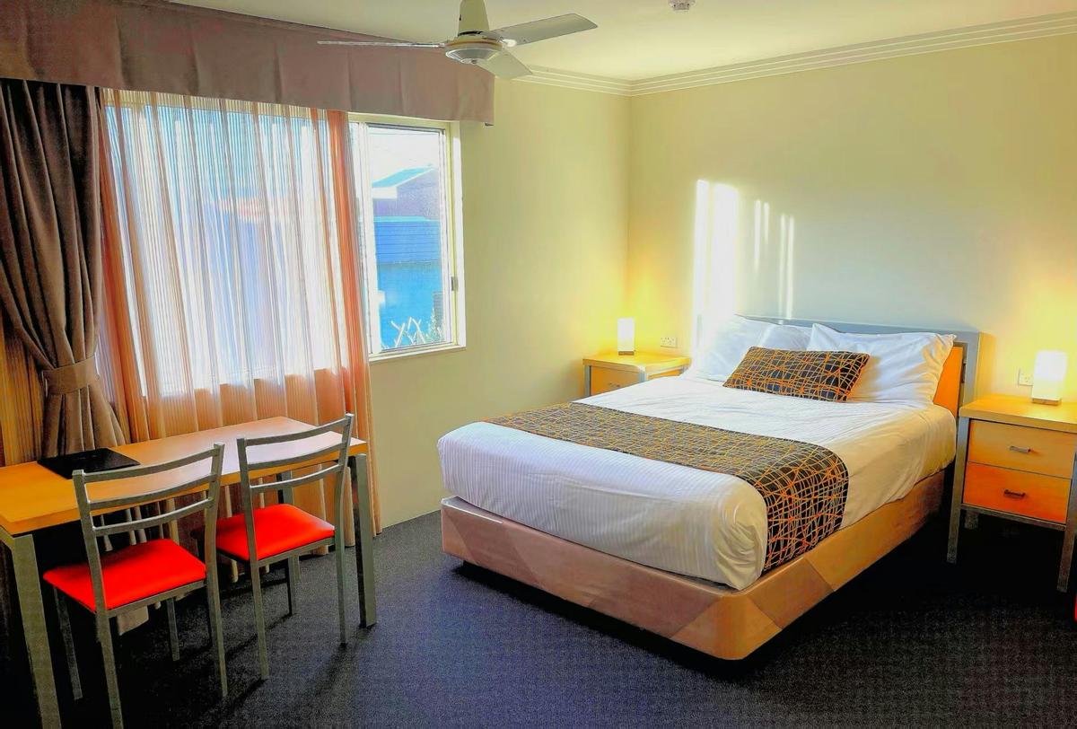 Our Executive Deluxe  Spa Room has  a Queen bed and Ensuite