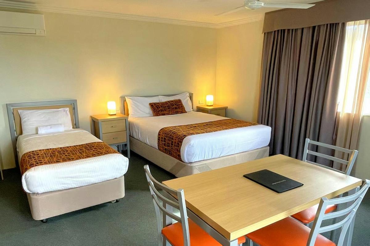 Our Executive Twin Room  has  a Queen  bed a Single bed. Ensuite