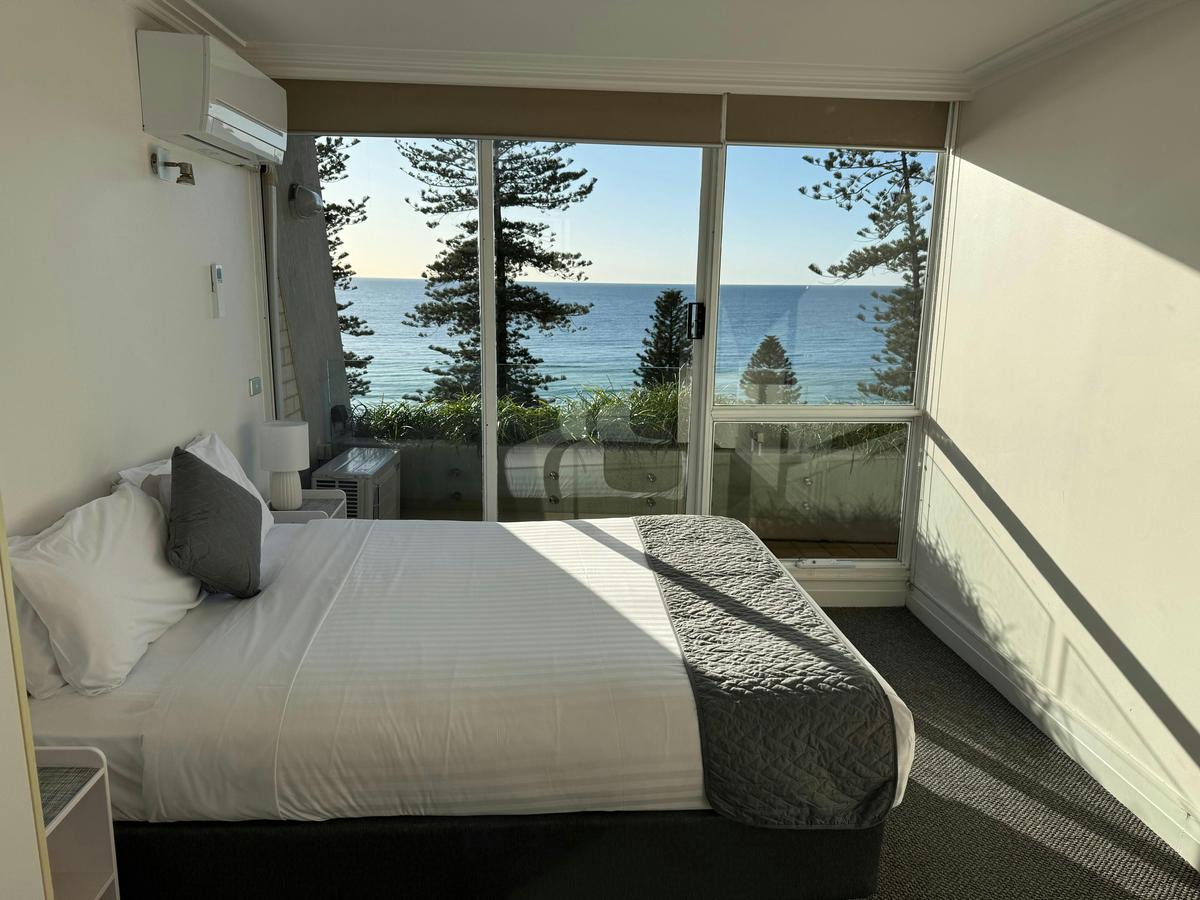 Apartment Queen Room overlooking Manly Beach