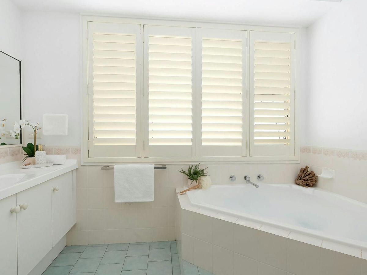 La Playa | Bathroom | Bath | Hot water | Bodywash | Shampoo | Conditioner