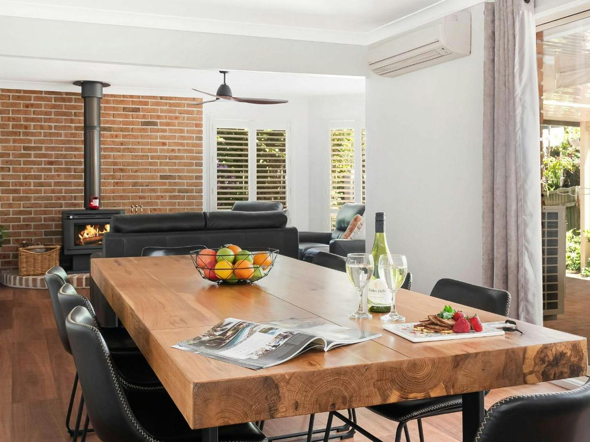 La Playa | Dining area | Air conditioning | Ceiling fan | Complimentary highchair | Family friendly
