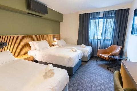 The Mill Hotel, Milperra - Trio Room