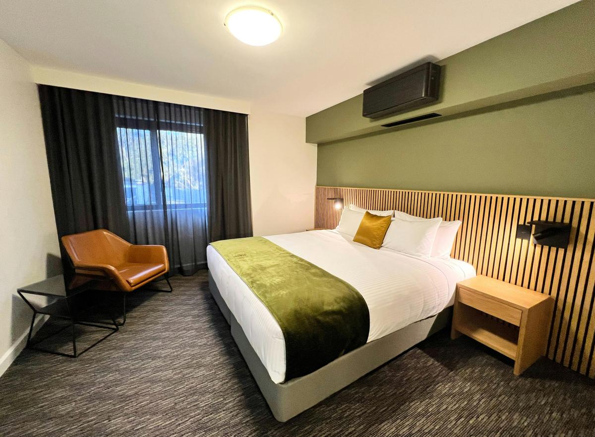 The Mill Hotel, Milperra - Signature King Room