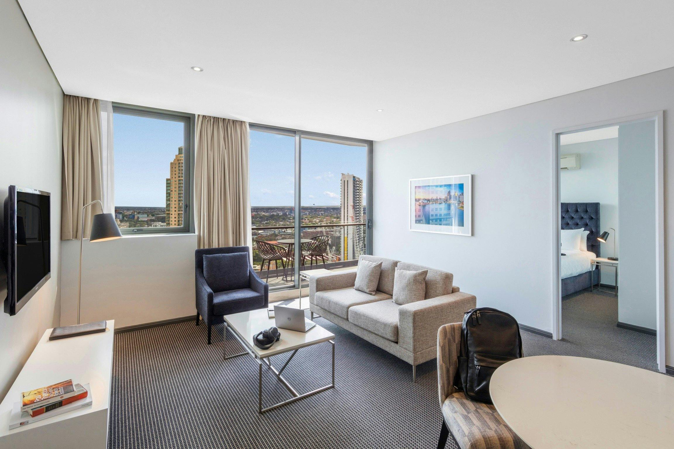 Meriton Suites Campbell Street - Living