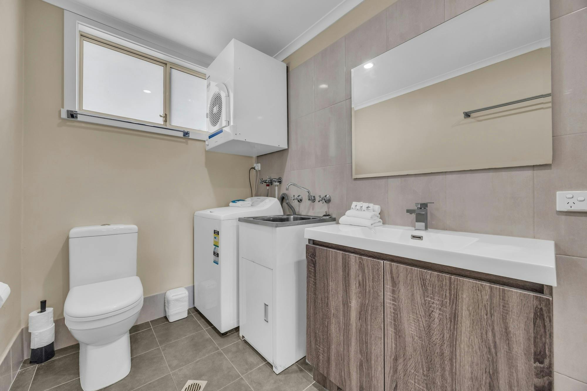 Lakeside Appartments - Unit 3