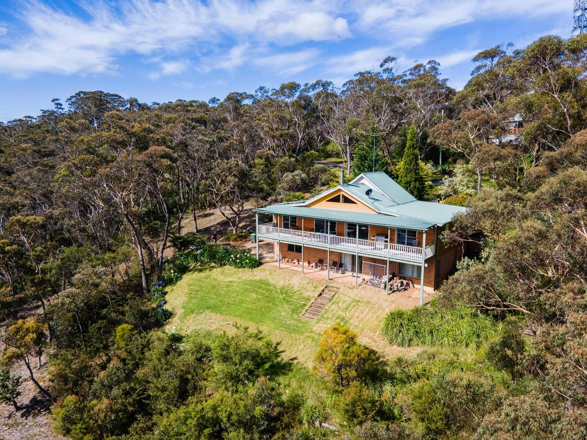 Narrow Neck Lodge