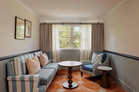 Estate Room