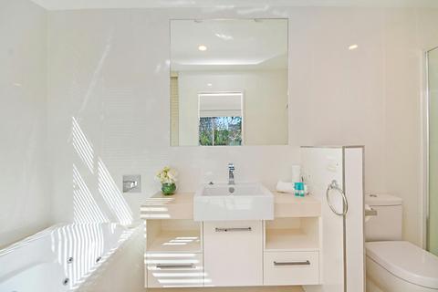 Nielsen On The Park Unit 1