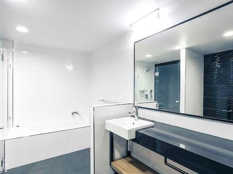 Superior 2Bedroom Suite Bathroom with Bath