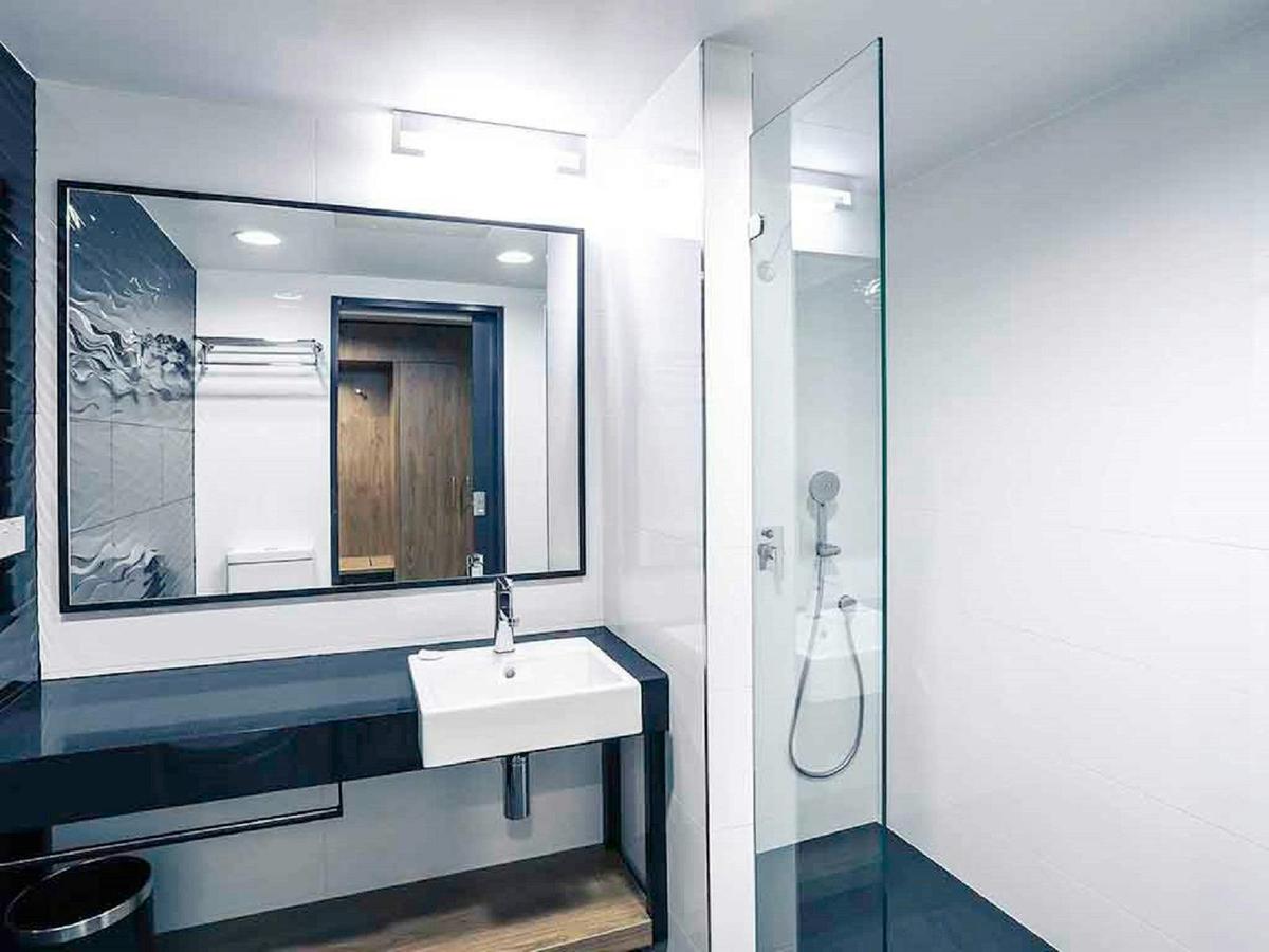 Superior Room bathroom