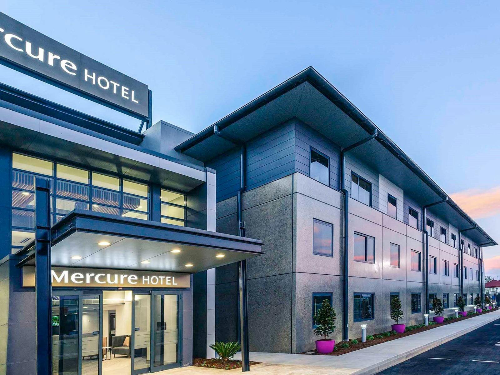 Mercure Tamworth Entrance