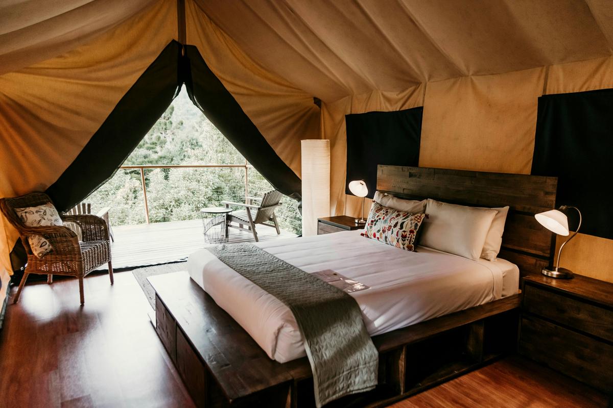 Glamping tent Experience with ensuite bathroom, power & spectacular views
