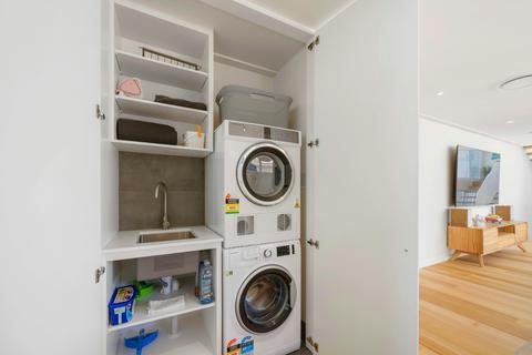 Noahs Beach House at Flynns