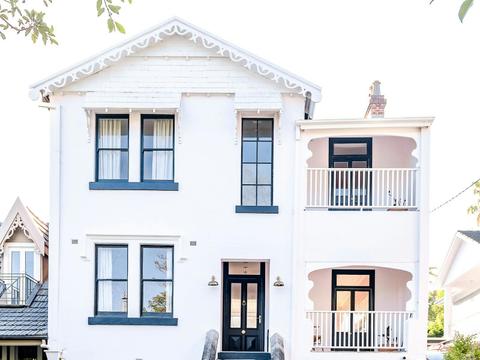 Mister Brooks On Brown