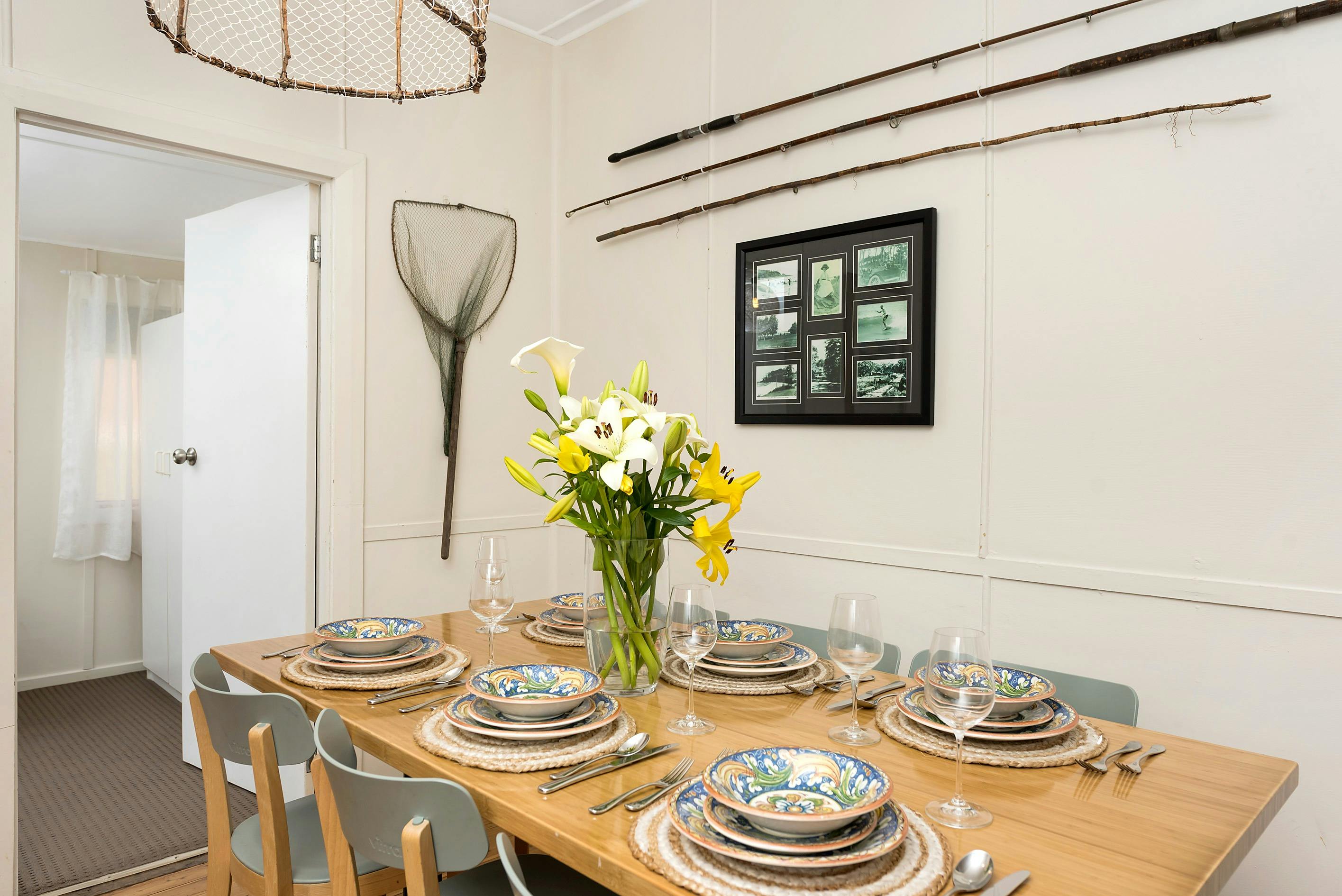 Open plan dining for six