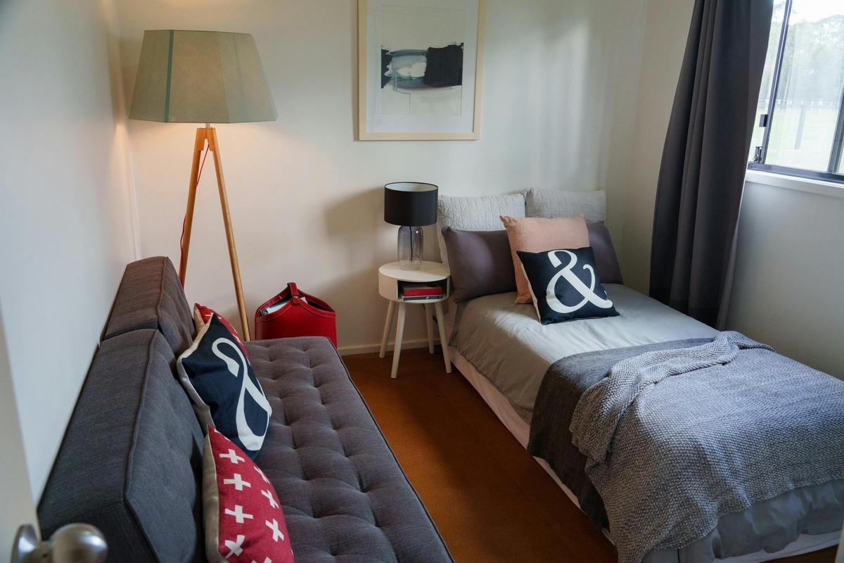 Single & sofa bedroom 2 Mangrove Mountain Farmstay rental holiday home in nature on Central Coast
