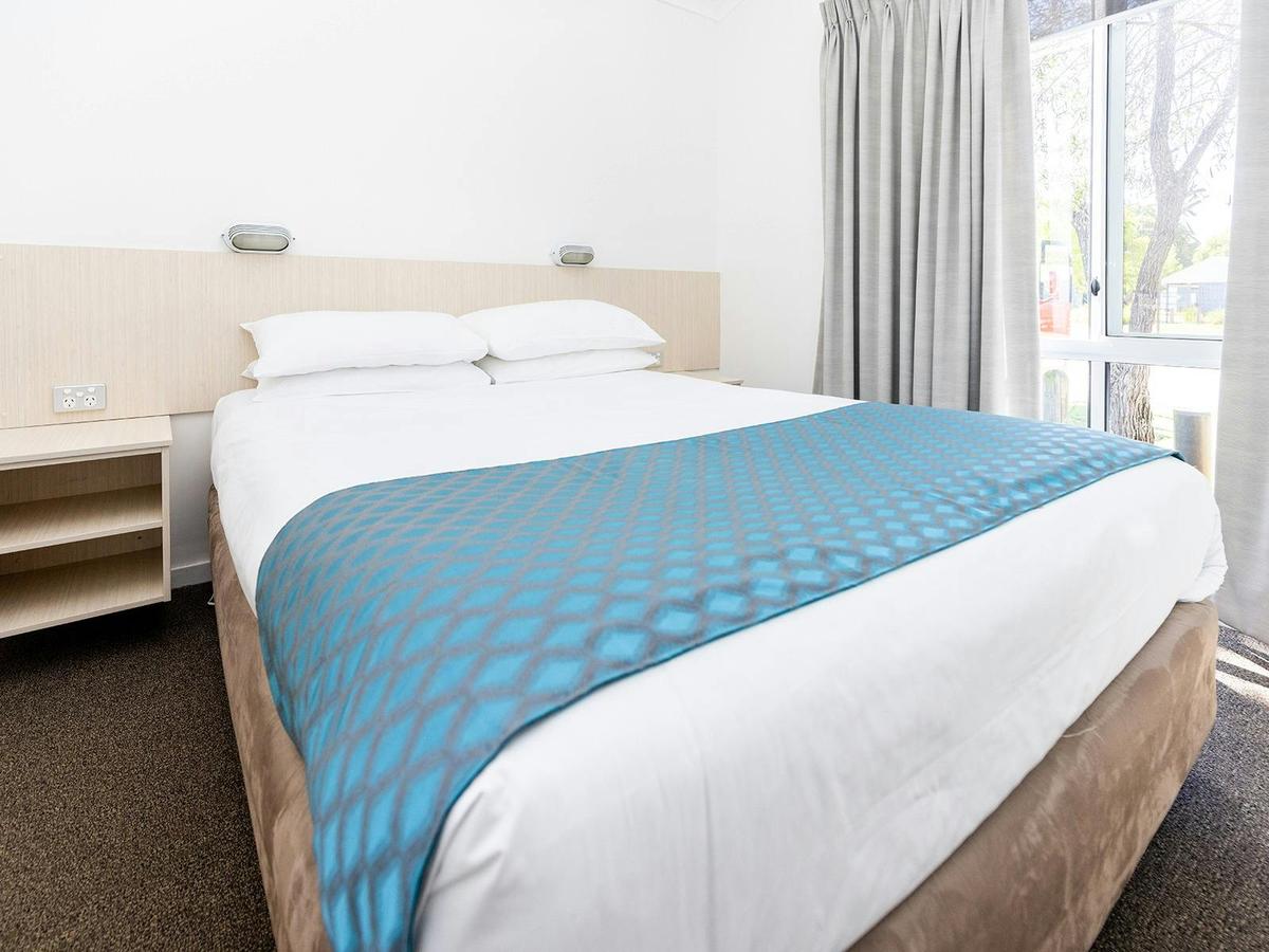 3 bedroom Lakeside Cabin | Bedroom 1