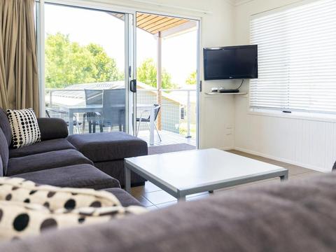 2 bedroom townhouse | Lounge room