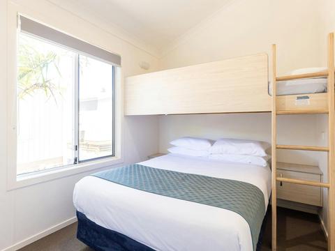 2 bedroom superior cabin | Bedroom 2