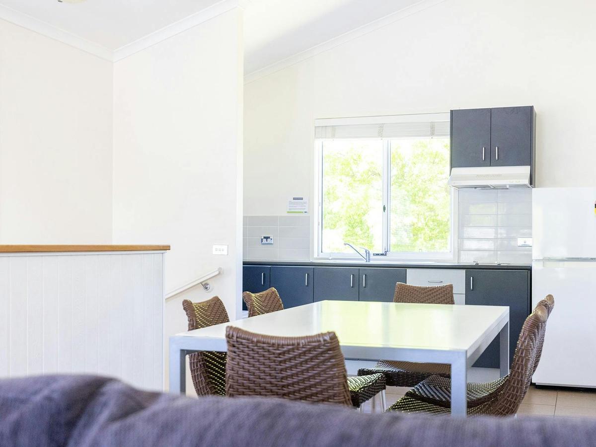 2 bedroom townhouse | Dining