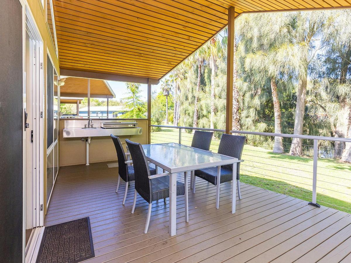 2 bedroom cabin - balcony