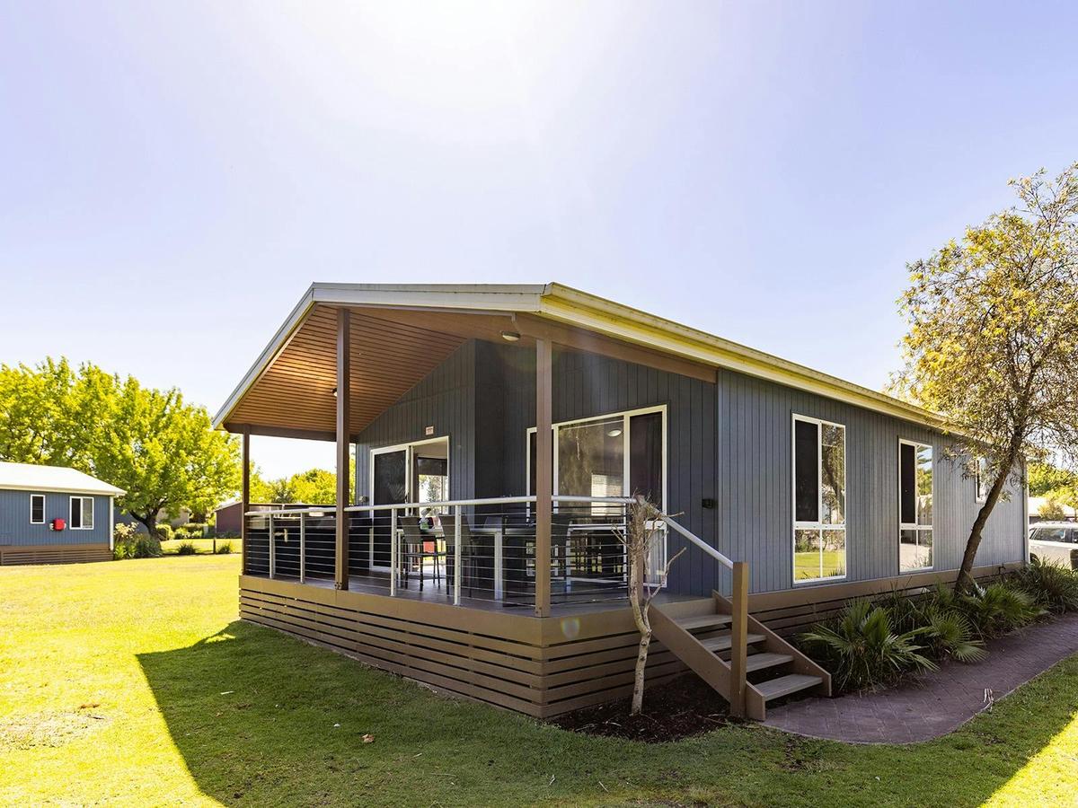 3 bedroom Lakeside Cabin | Exterior