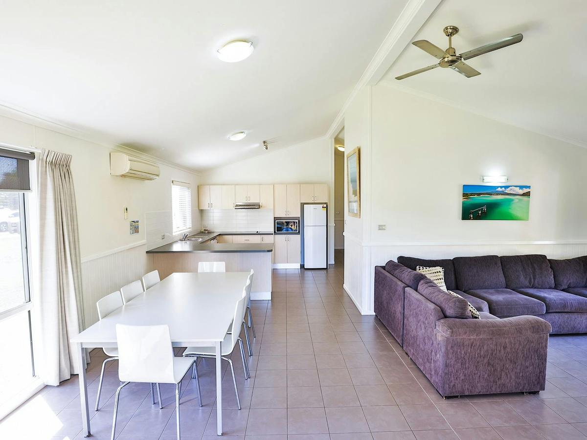 3 bedroom Lakeside Cabin | Open Plan Living