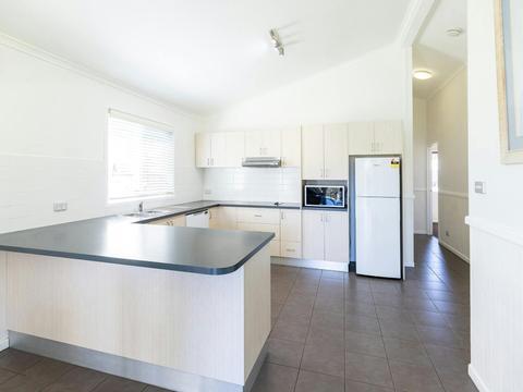 3 bedroom Lakeside Cabin | Kitchen