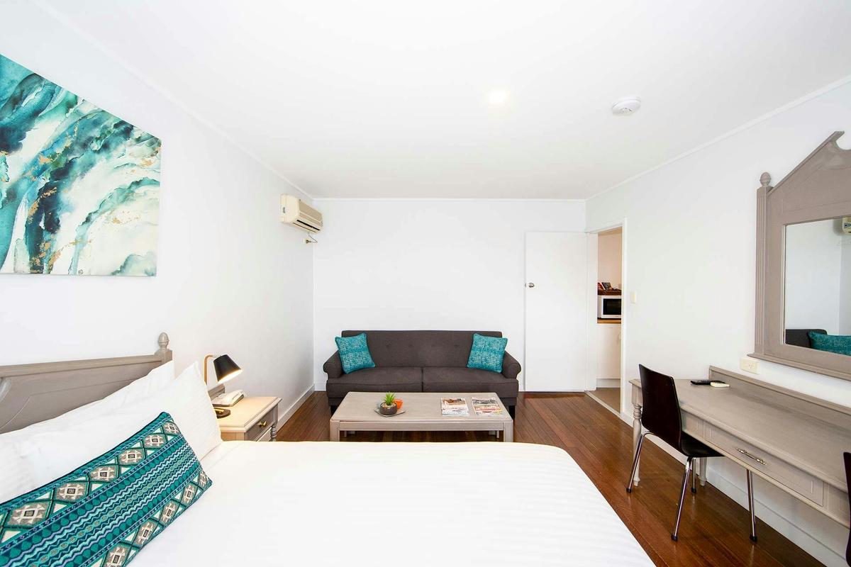 2 Bed Family Queen Bed and Couch