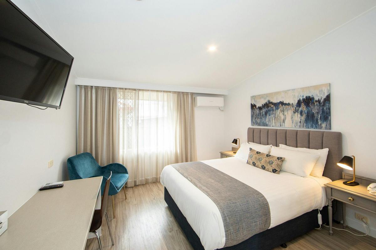 Deluxe Queen Room